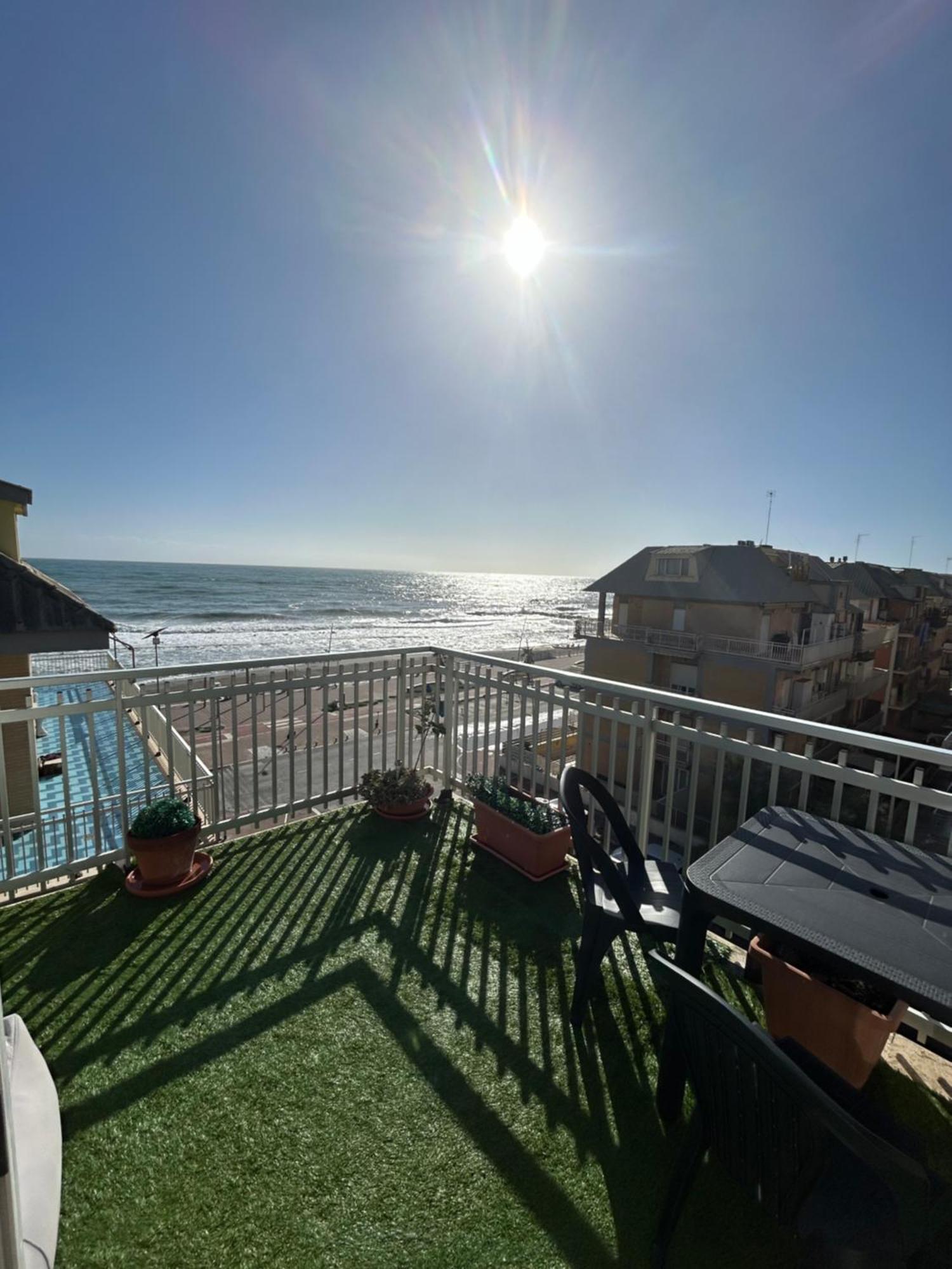 Front Sea Luxury Apartman Lido di Ostia Kültér fotó