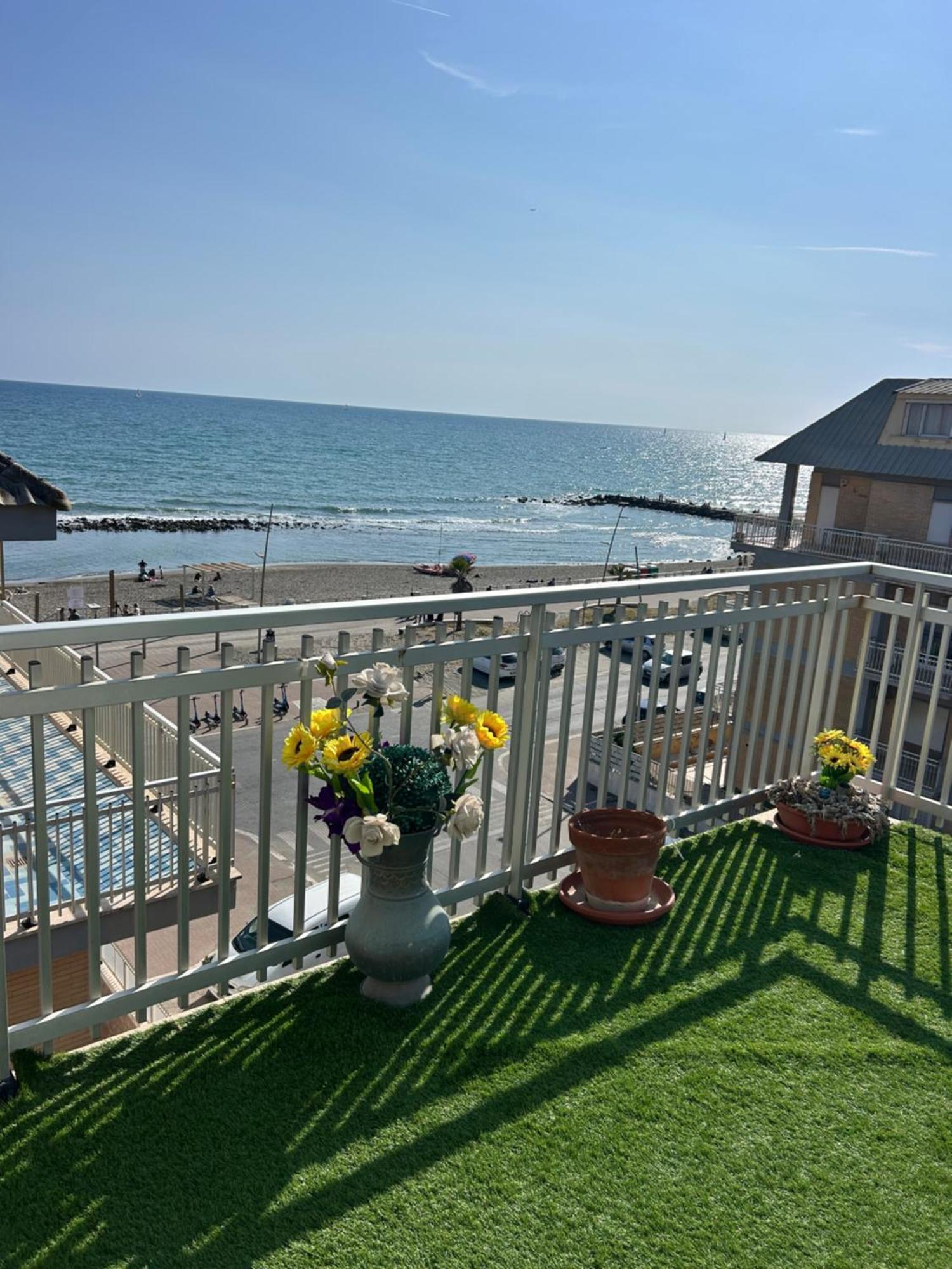 Front Sea Luxury Apartman Lido di Ostia Kültér fotó