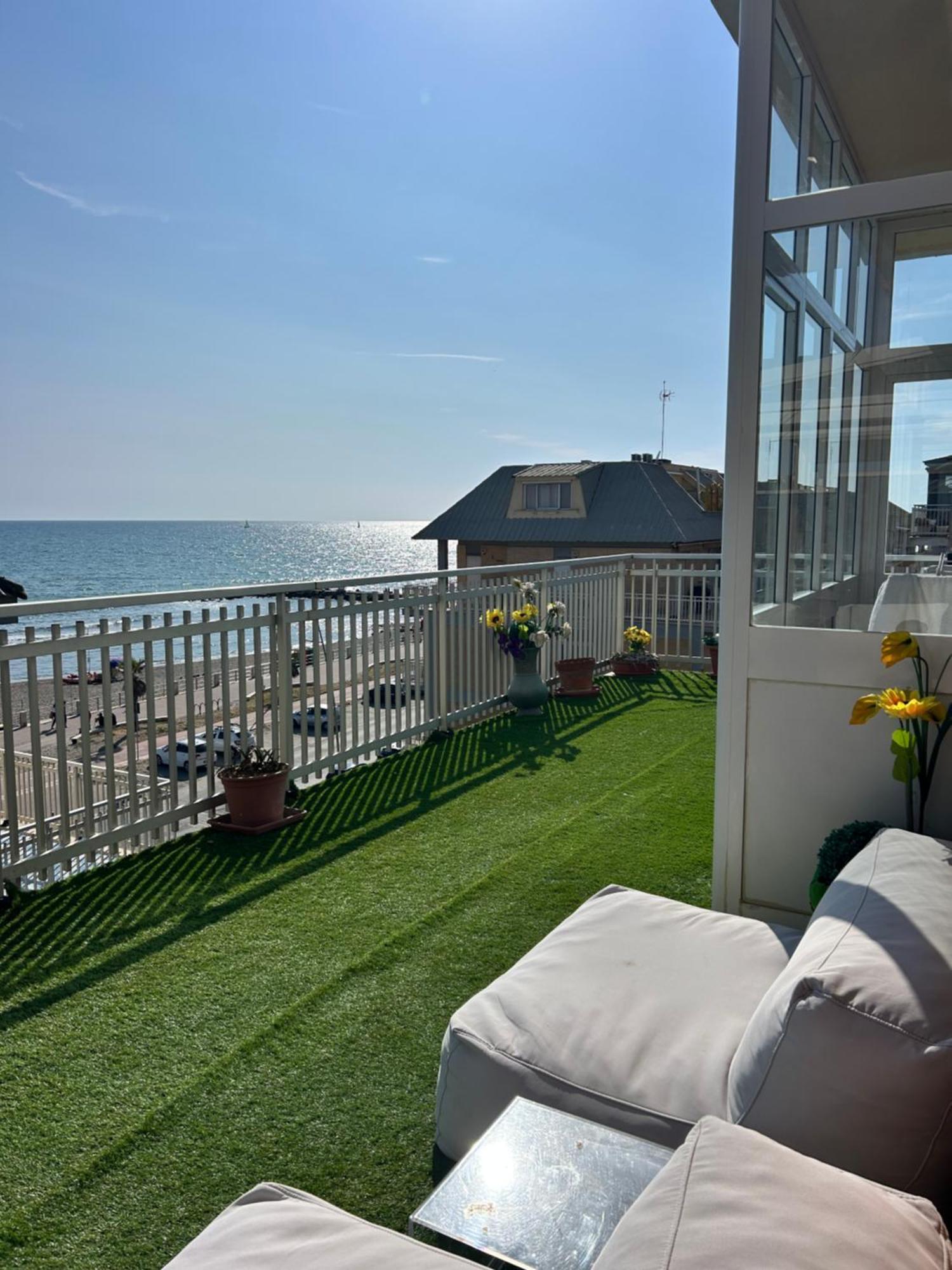 Front Sea Luxury Apartman Lido di Ostia Kültér fotó
